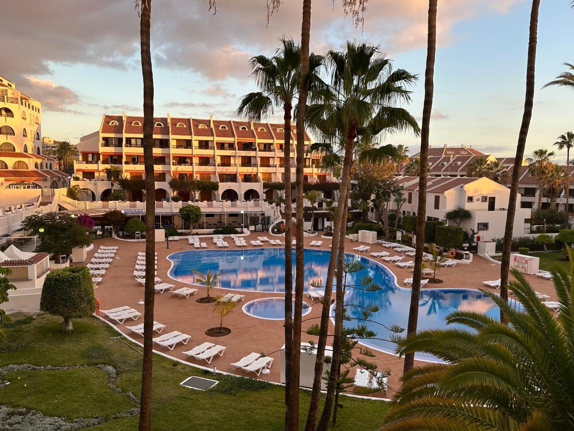 Sunny 2-Bedroom Apartment In Parque Santiago II Playa de las Americas  Eksteriør bilde