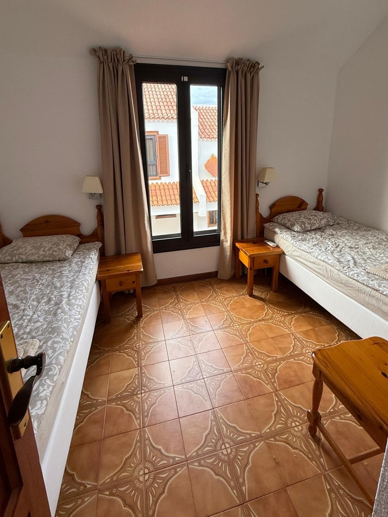 Sunny 2-Bedroom Apartment In Parque Santiago II Playa de las Americas  Eksteriør bilde