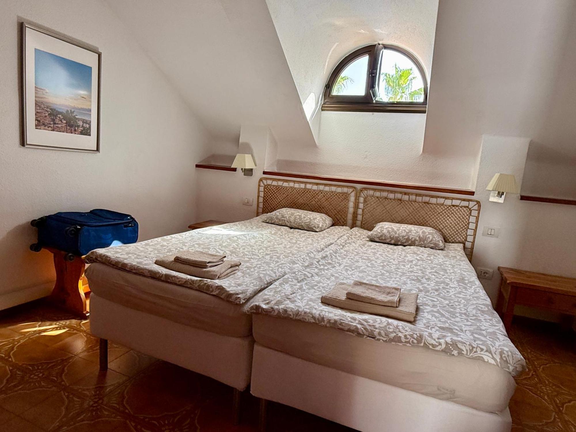 Sunny 2-Bedroom Apartment In Parque Santiago II Playa de las Americas  Eksteriør bilde