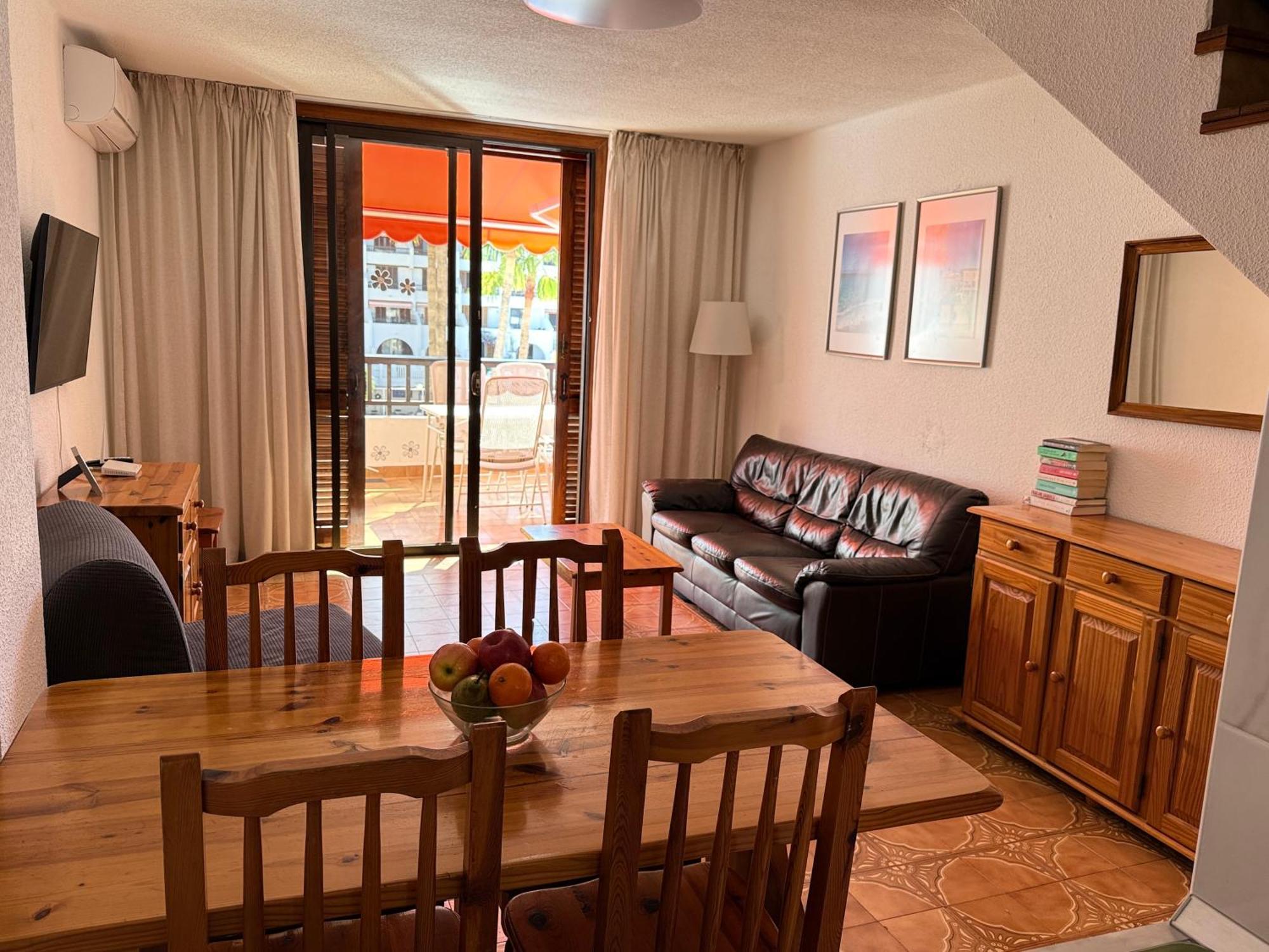 Sunny 2-Bedroom Apartment In Parque Santiago II Playa de las Americas  Eksteriør bilde