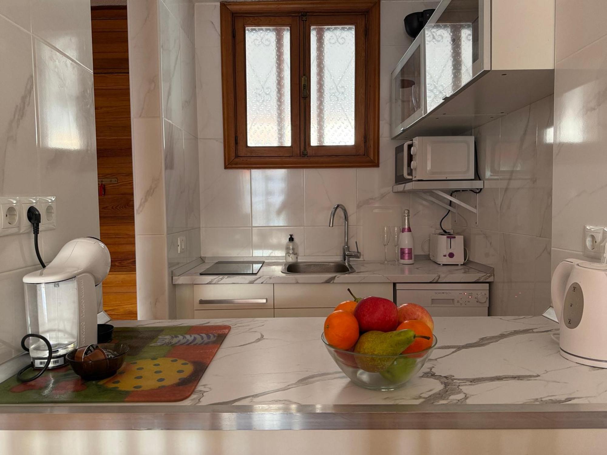 Sunny 2-Bedroom Apartment In Parque Santiago II Playa de las Americas  Eksteriør bilde
